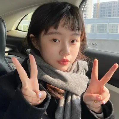 抽象画中的越南少女