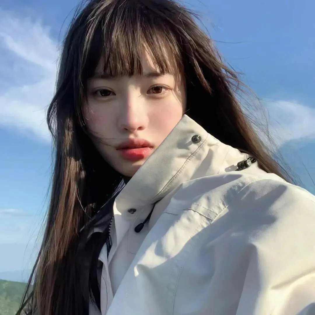 草丛中的人